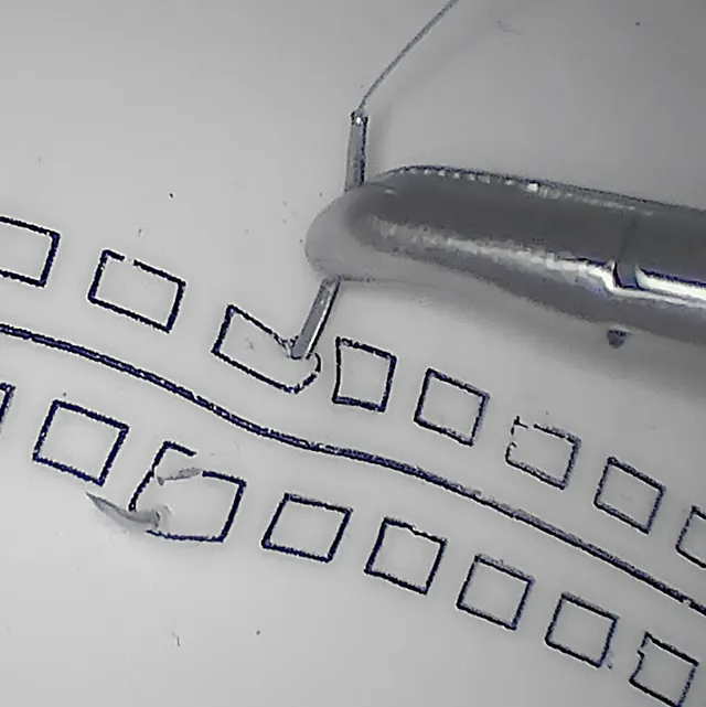 Forehand stitch, tip curved in